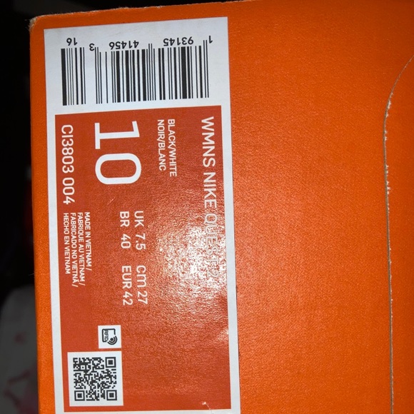 Nikes - Picture 2 of 2